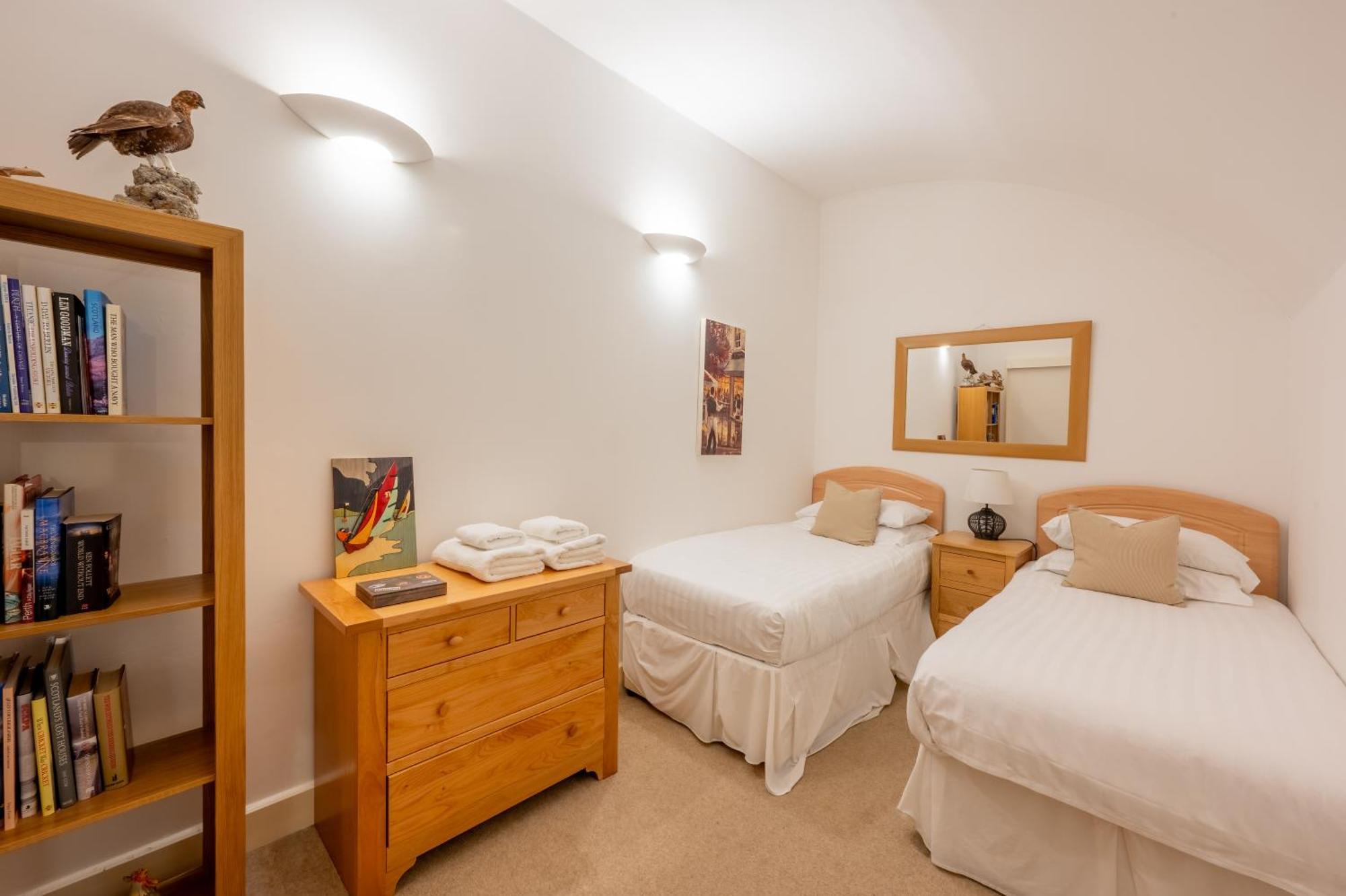 Major's 3 Bedroom Self Catering In Historic Abbey Apartment *