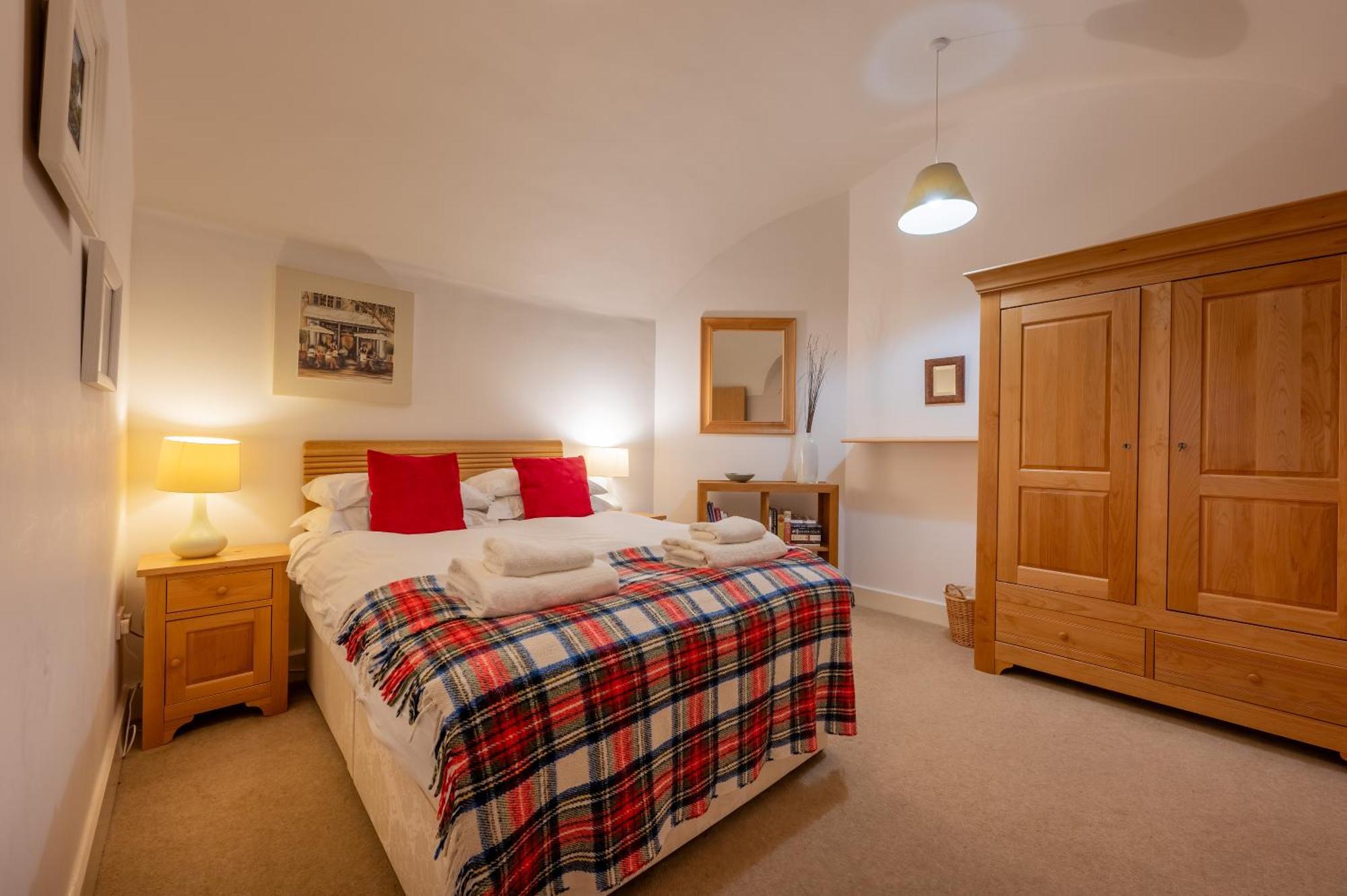 Major's 3 Bedroom Self Catering In Historic Abbey Apartment Fort Augustus