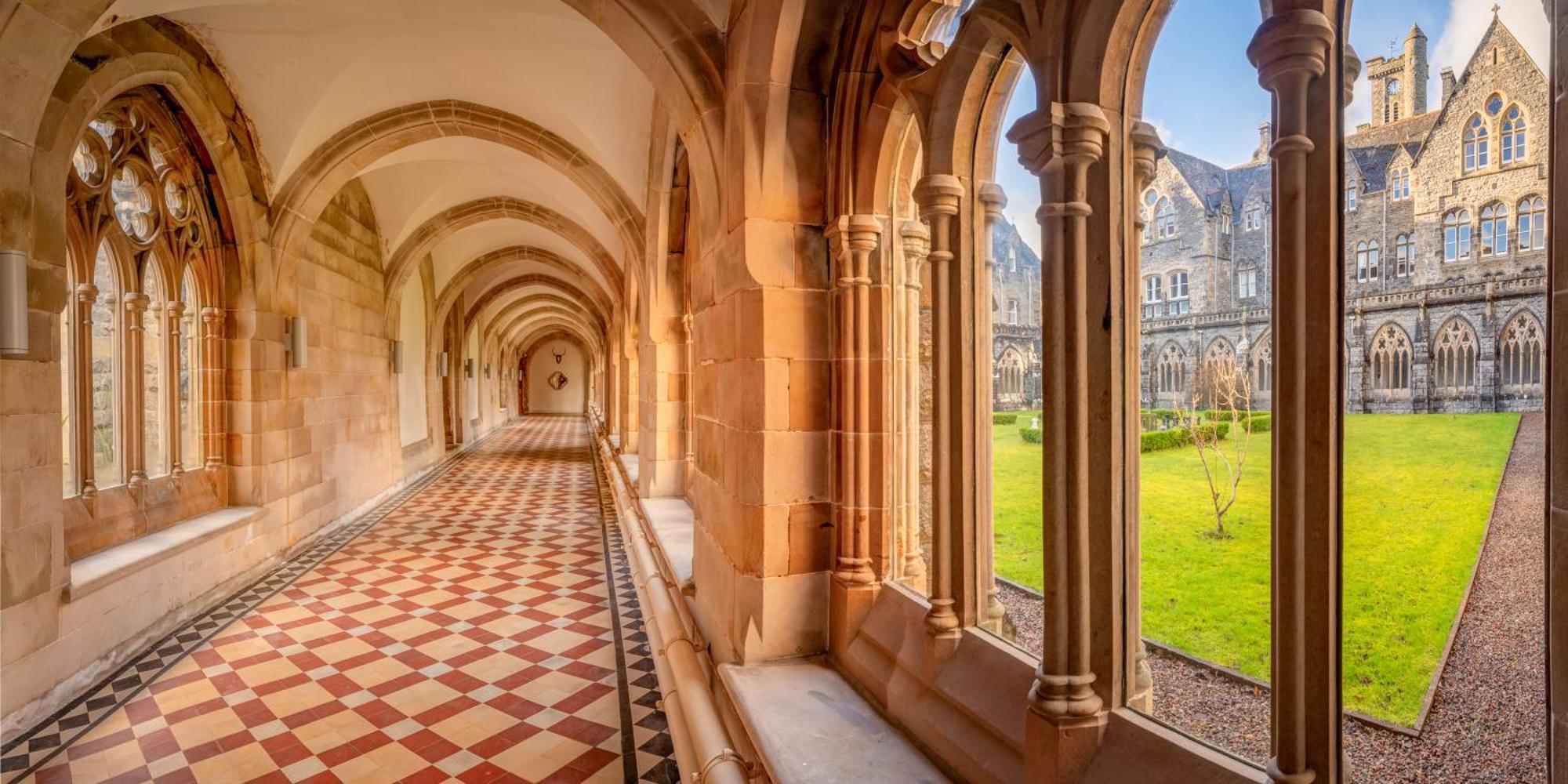 Major's 3 Bedroom Self Catering In Historic Abbey Apartment