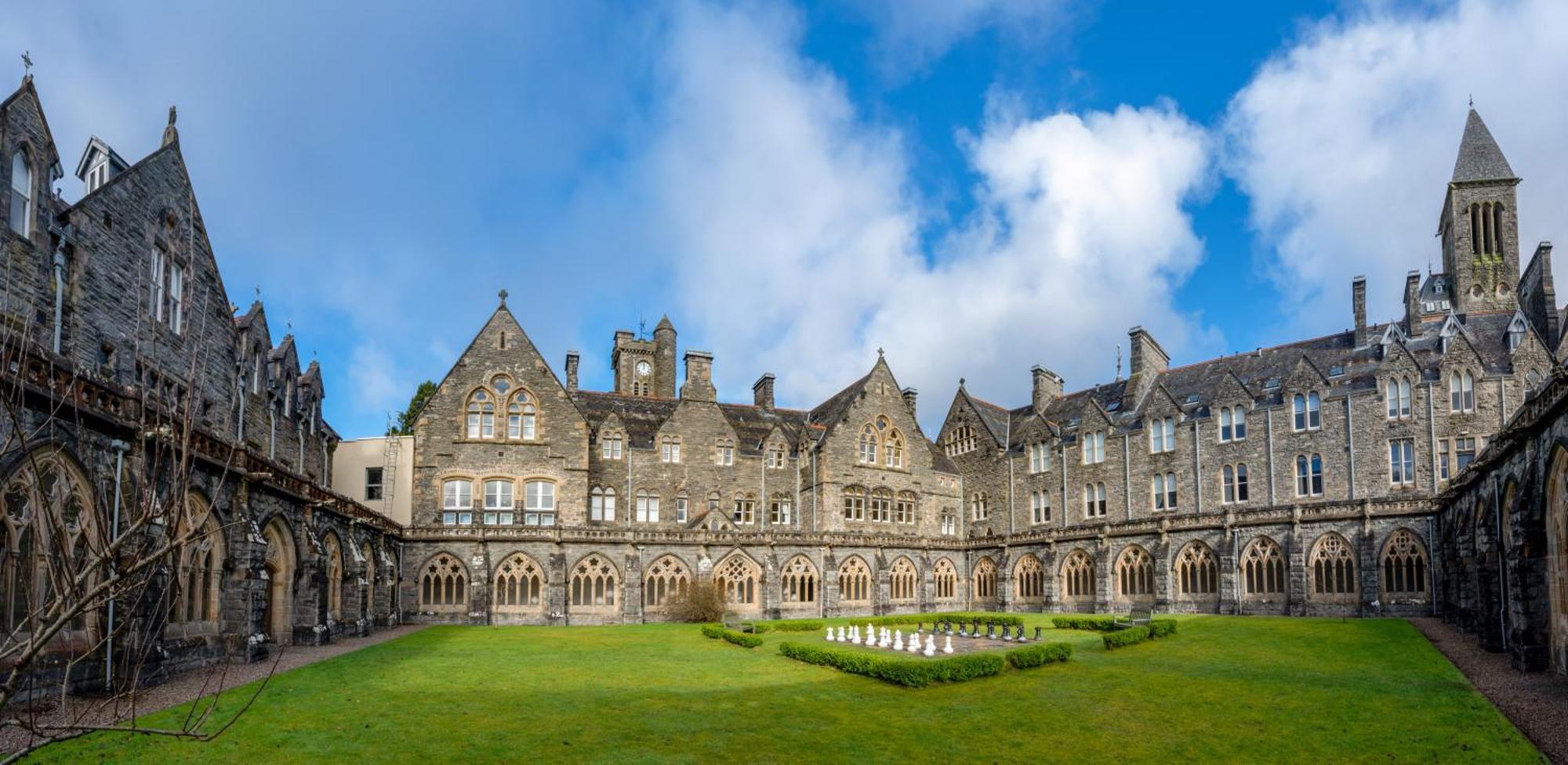 Apartment Major's 3 Bedroom Self Catering In Historic Abbey *
